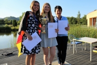 Jana Schneider und Fiona Sieber (Deutschland 1 in der U18w) mit Trainerin Tatjana Melamed